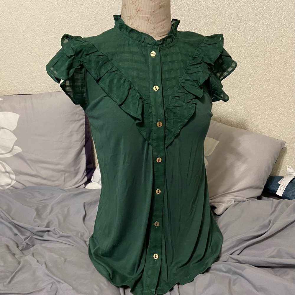 BNWT LOFT green ruffle bib button down tank